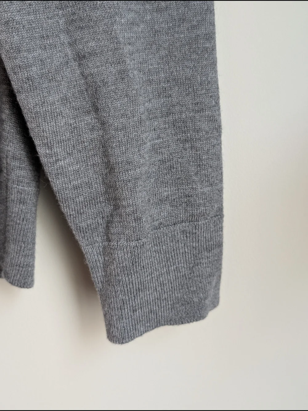 Banana Republic Extra Fine Merino Wool Crewneck Sweater Men's Size Medium Gray
